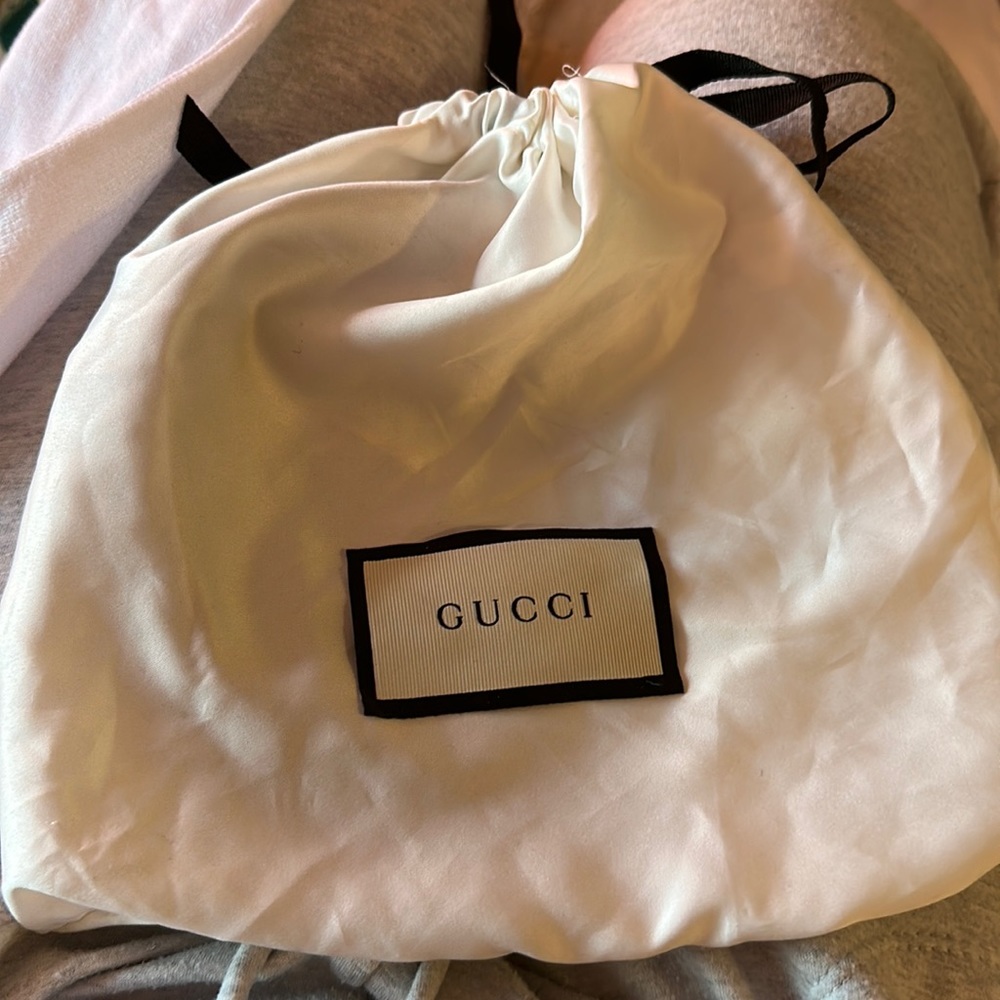 NWT GUCCI BELT!!! Small “G” Shape and super trendy and cute!!
